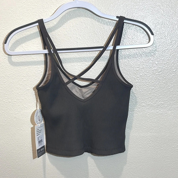 Vuori Women's Rib Crop Tank in Oregano XS - Picture 4 of 8